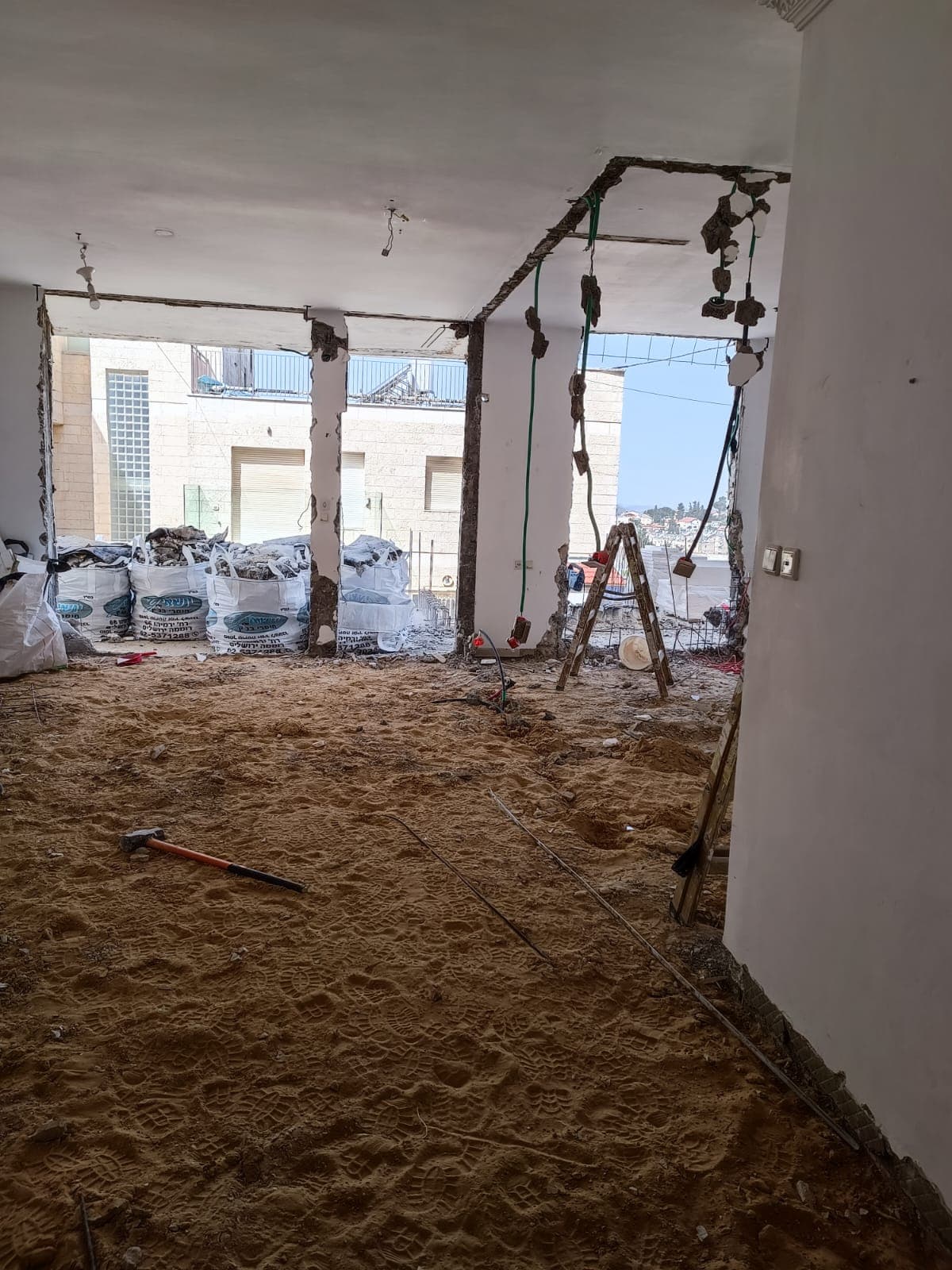 Bayit Vegan JLM — Structural Expansion, Comprehensive Renovation & Infrastructure Renewal | בניין איתן, קבלן שיפוצים ובנייה בירושלים